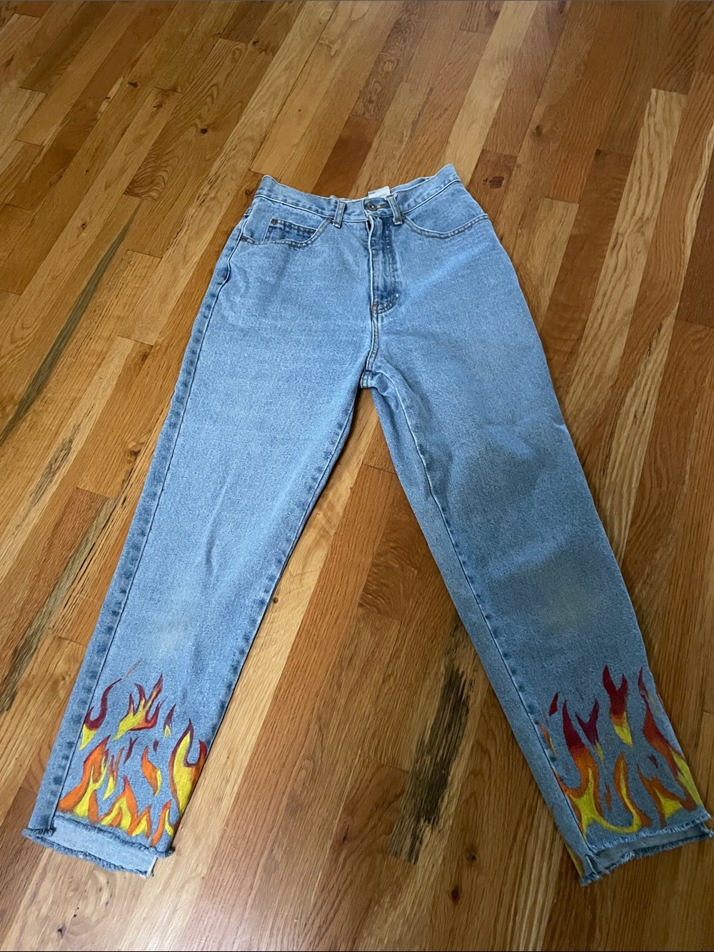Bill Blass Vintage High waisted Jeans Sz 8P with painted flame design On ankles